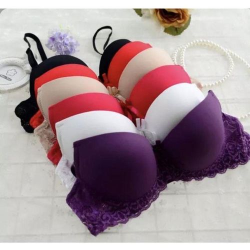 ensemble de 6 soutiens-gorge multicolores, disposés de manière attrayante pour femme